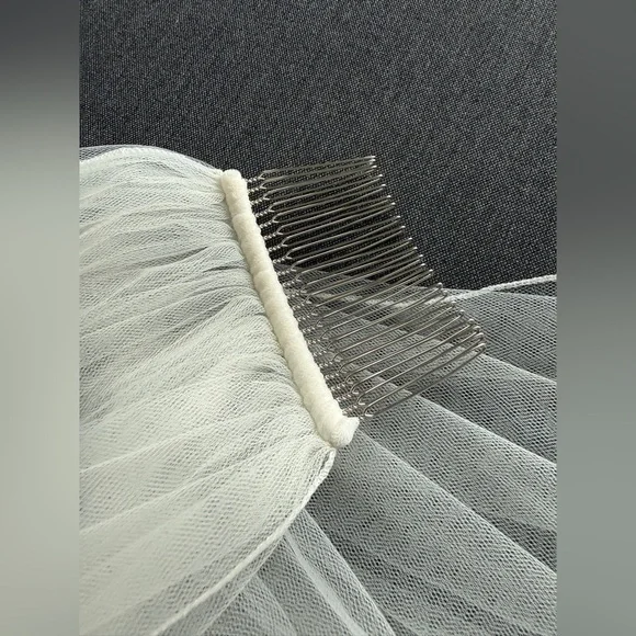 David's Bridal - Ivory Fingertip Veil - Picture 2 of 6